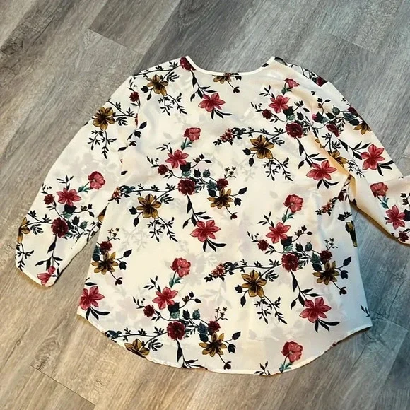 Cure off white flower print blouse - Picture 7 of 9